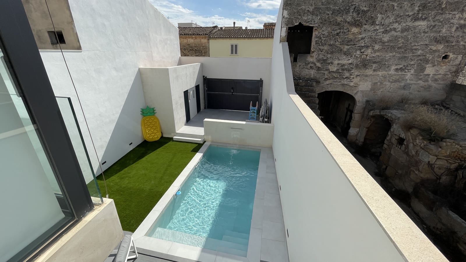 4 bedroom Villa for rent in Sa Pobla with pool garage - € 2,600 (Ref: 8563260)