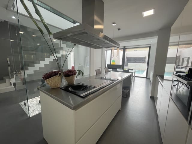 4 bedroom Villa for rent in Sa Pobla with pool garage - € 2,600 (Ref: 8563260)