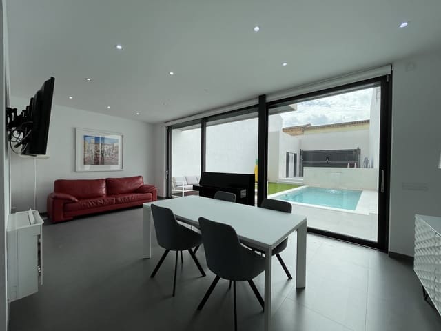 4 bedroom Villa for rent in Sa Pobla with pool garage - € 2,600 (Ref: 8563260)