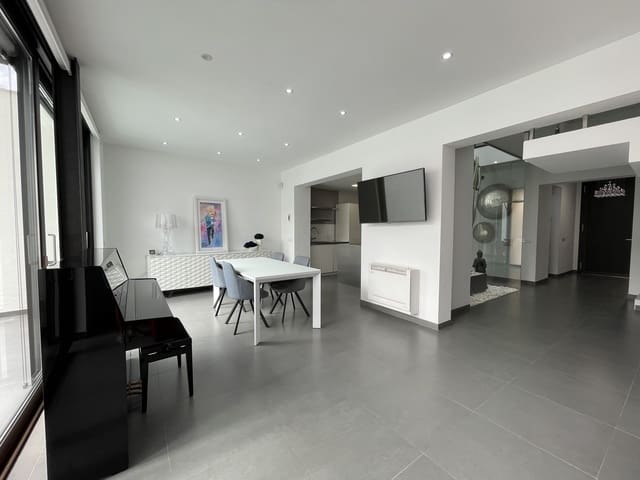 4 bedroom Villa for rent in Sa Pobla with pool garage - € 2,600 (Ref: 8563260)