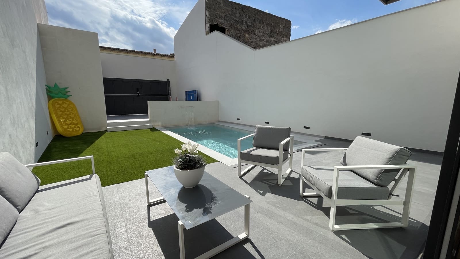 4 bedroom Villa for rent in Sa Pobla with pool garage - € 2,600 (Ref: 8563260)