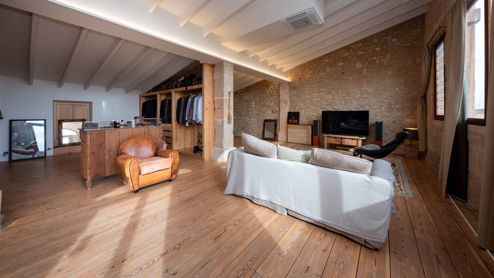 2 bedroom Townhouse for sale in Porreres with garage - € 1,890,000 (Ref: 8596677)