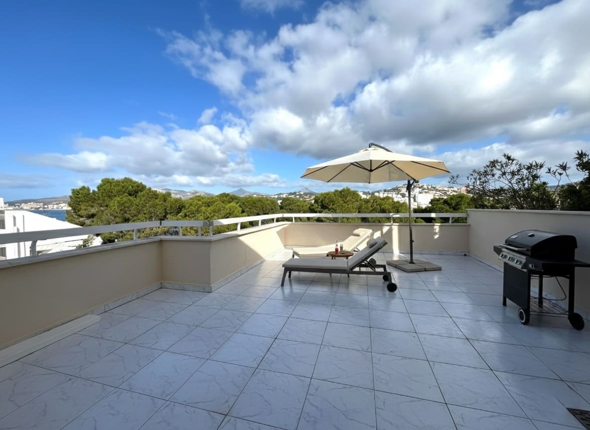 3 sovrum Lägenhet att hyra i Santa Ponsa - 2 500 € (Ref: 8620877)