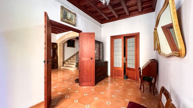 8 soveværelse Byhus til salg i Llucmajor med garage - € 2.000.000 (Ref: 8633877)