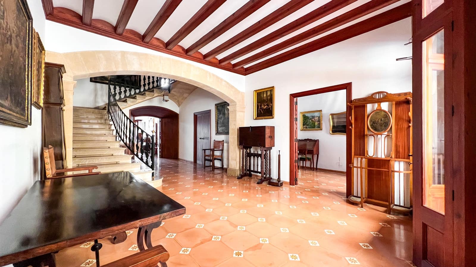 8 soveværelse Byhus til salg i Llucmajor med garage - € 2.000.000 (Ref: 8633877)