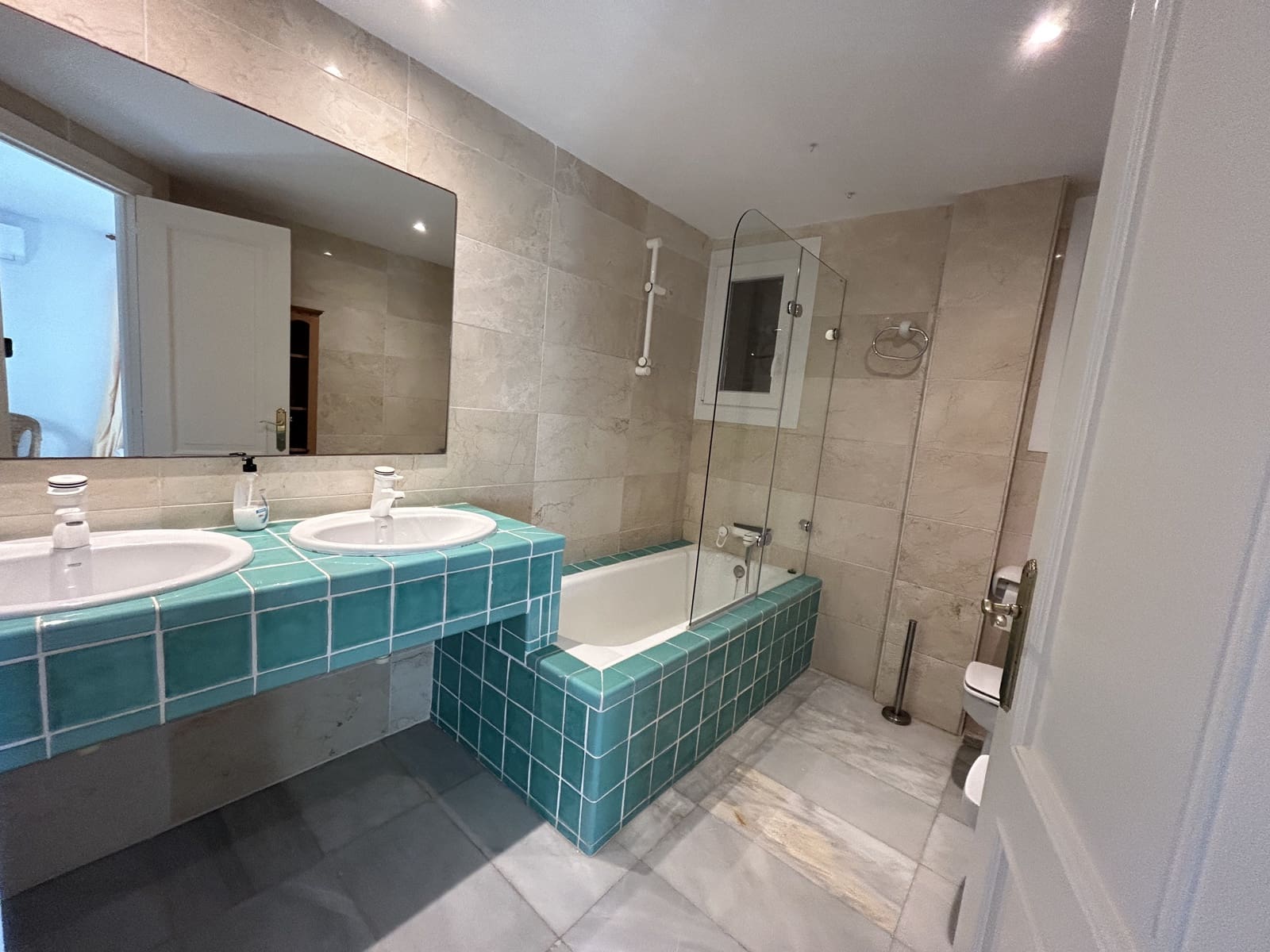 4 bedroom Apartment for rent in Santa Ponsa with pool garage - € 3,500 (Ref: 8661576)