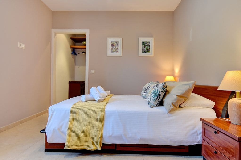 3 soveværelse Finca/Landehus til salg i Puntiro med swimmingpool garage - € 1.995.000 (Ref: 8681728)