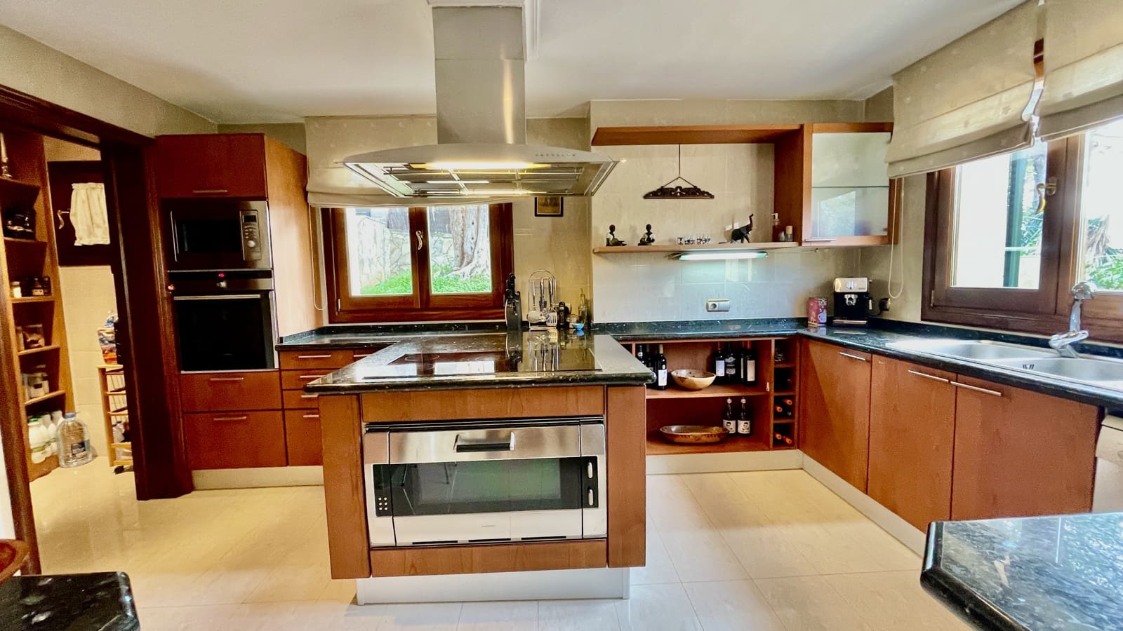 7 soveværelse Villa til salg i Bendinat med swimmingpool garage - € 5.900.000 (Ref: 8685607)