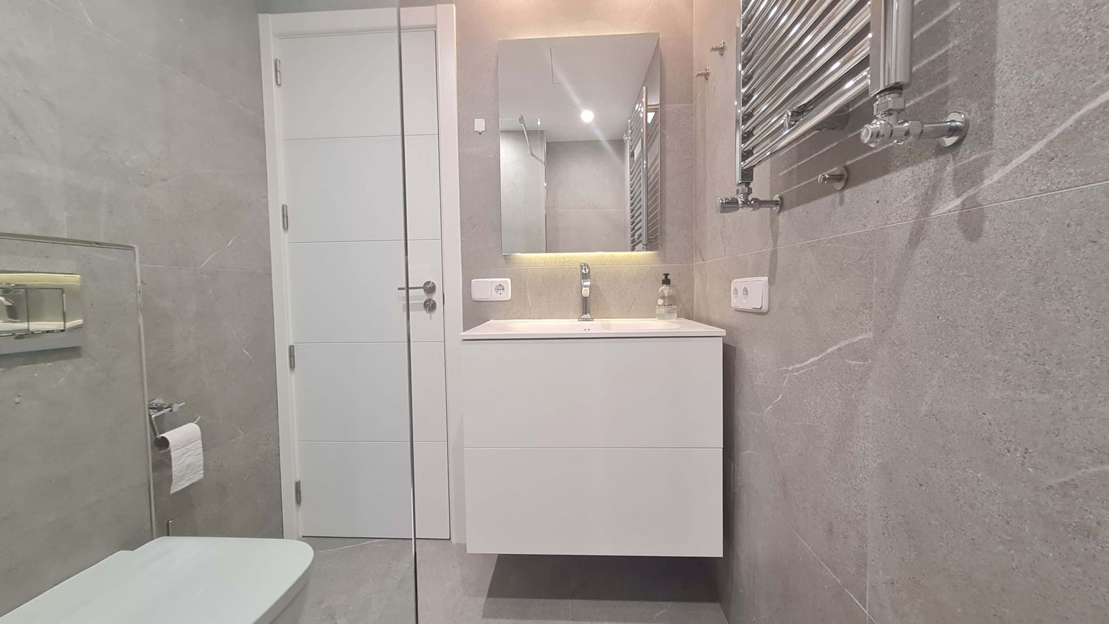 2 soverom Leilighet til leie i Palma de Mallorca med garasje - € 2 250 (Ref: 8697478)