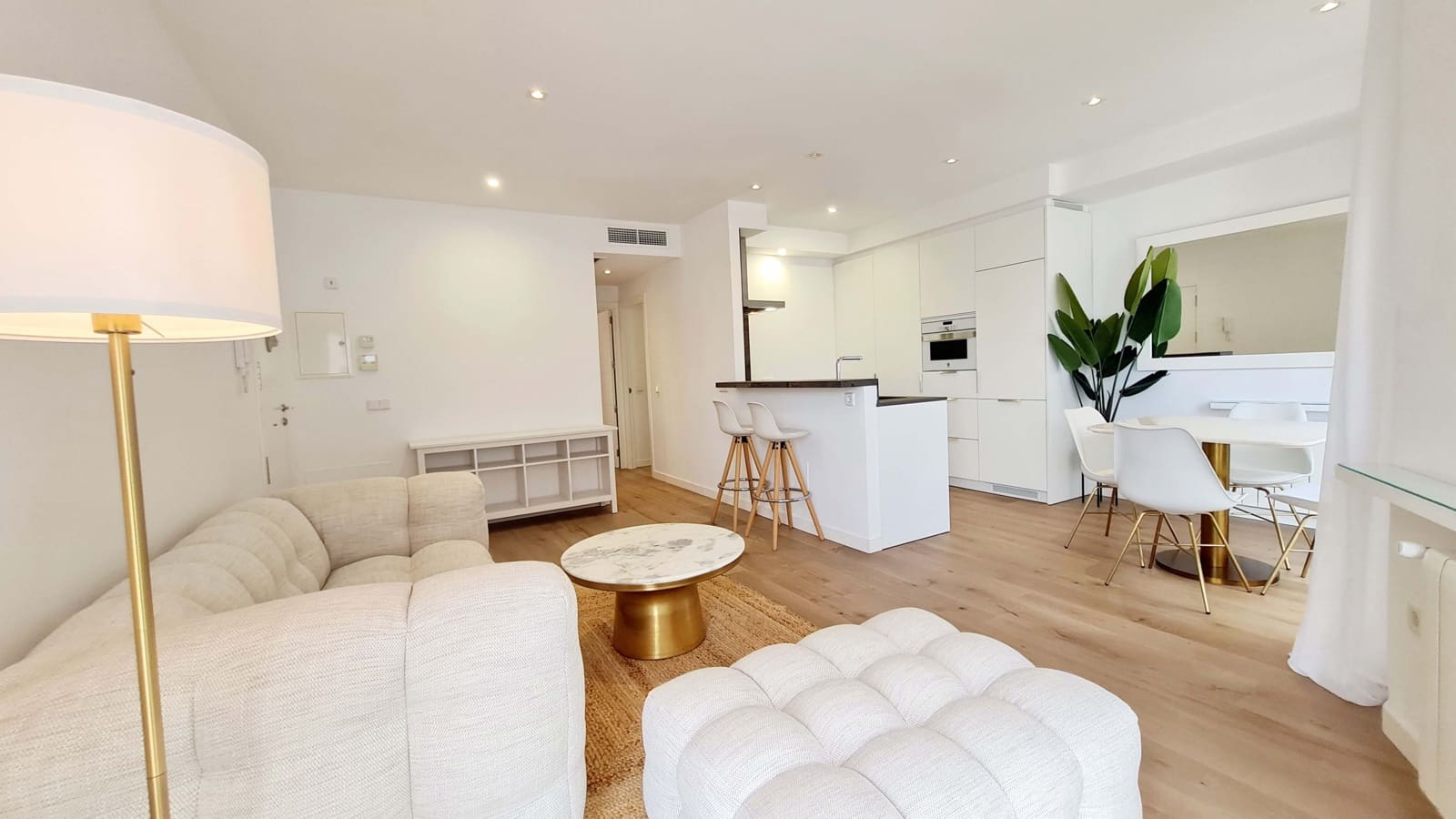 2 soverom Leilighet til leie i Palma de Mallorca med garasje - € 2 250 (Ref: 8697478)