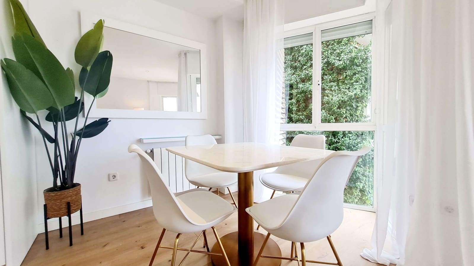 2 soverom Leilighet til leie i Palma de Mallorca med garasje - € 2 250 (Ref: 8697478)