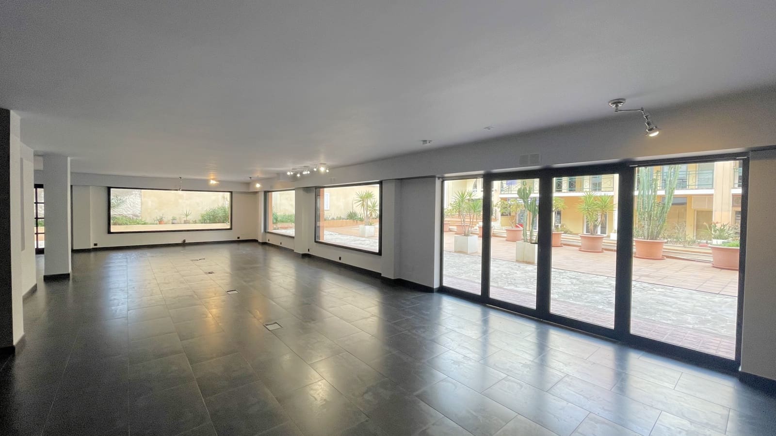 Erhverv til salg i Puerto de Andratx - € 475.000 (Ref: 8720125)