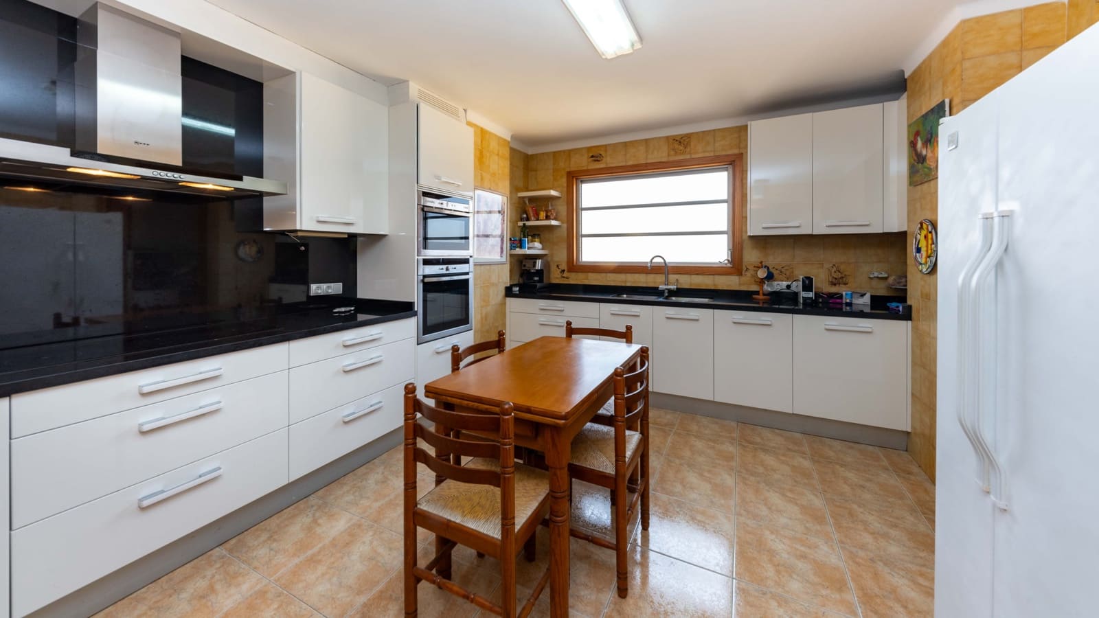 5 bedroom Apartment for sale in Palma de Mallorca with garage - € 1,700,000 (Ref: 8745902)