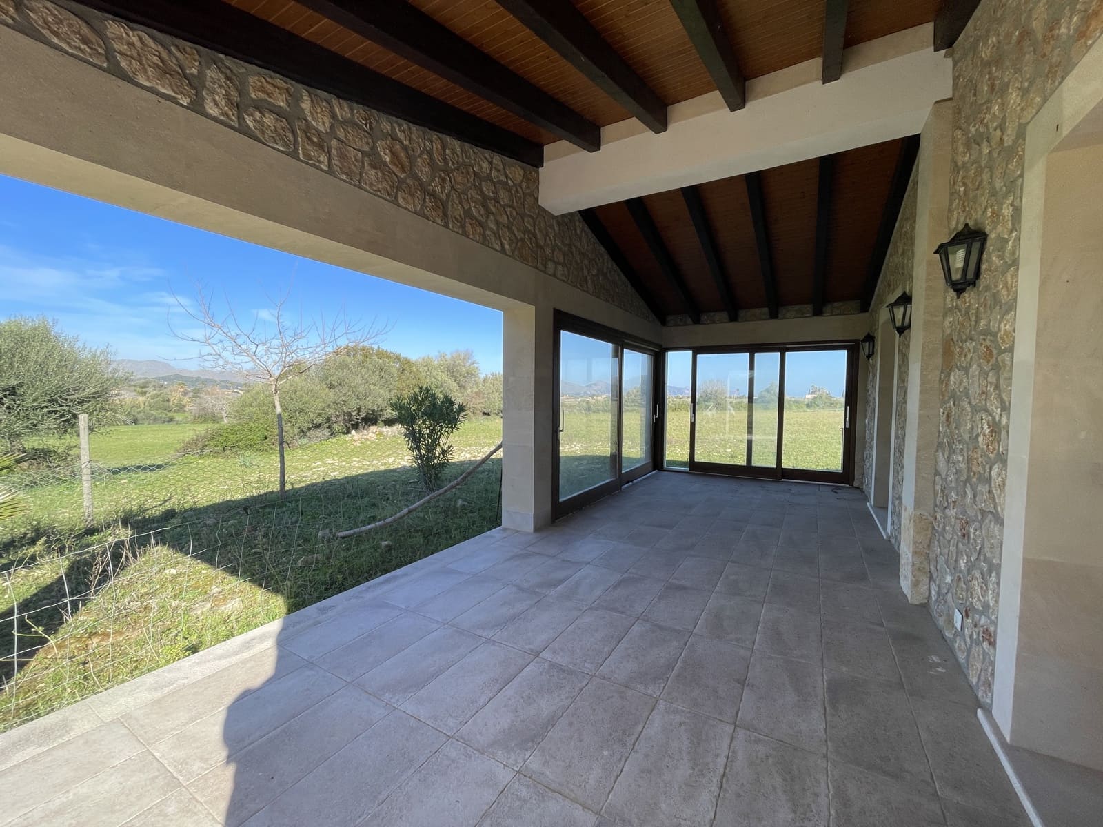 2 soverom Villa til leie i Alcudia med garasje - € 2 500 (Ref: 8766297)