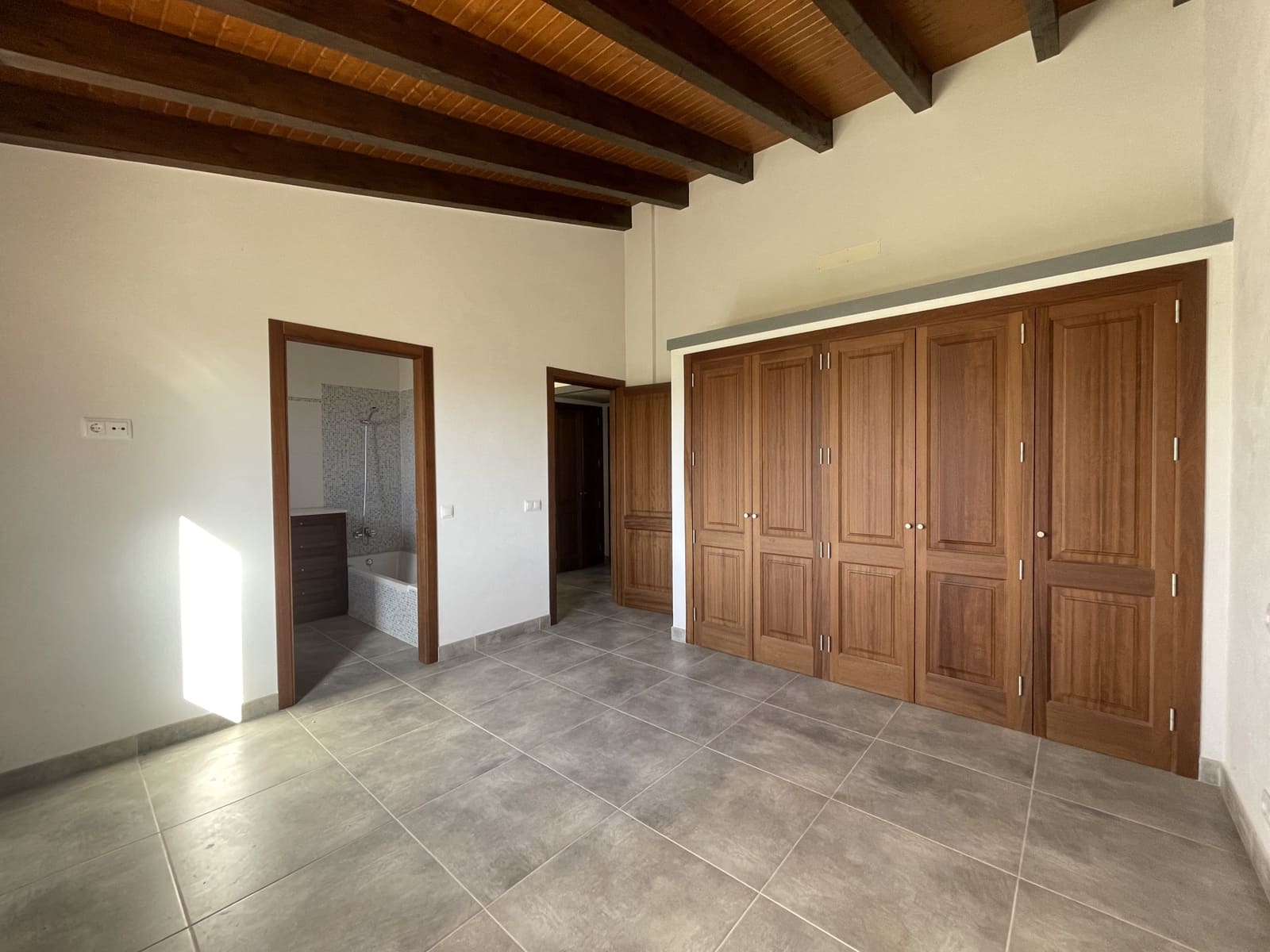 2 soverom Villa til leie i Alcudia med garasje - € 2 500 (Ref: 8766297)