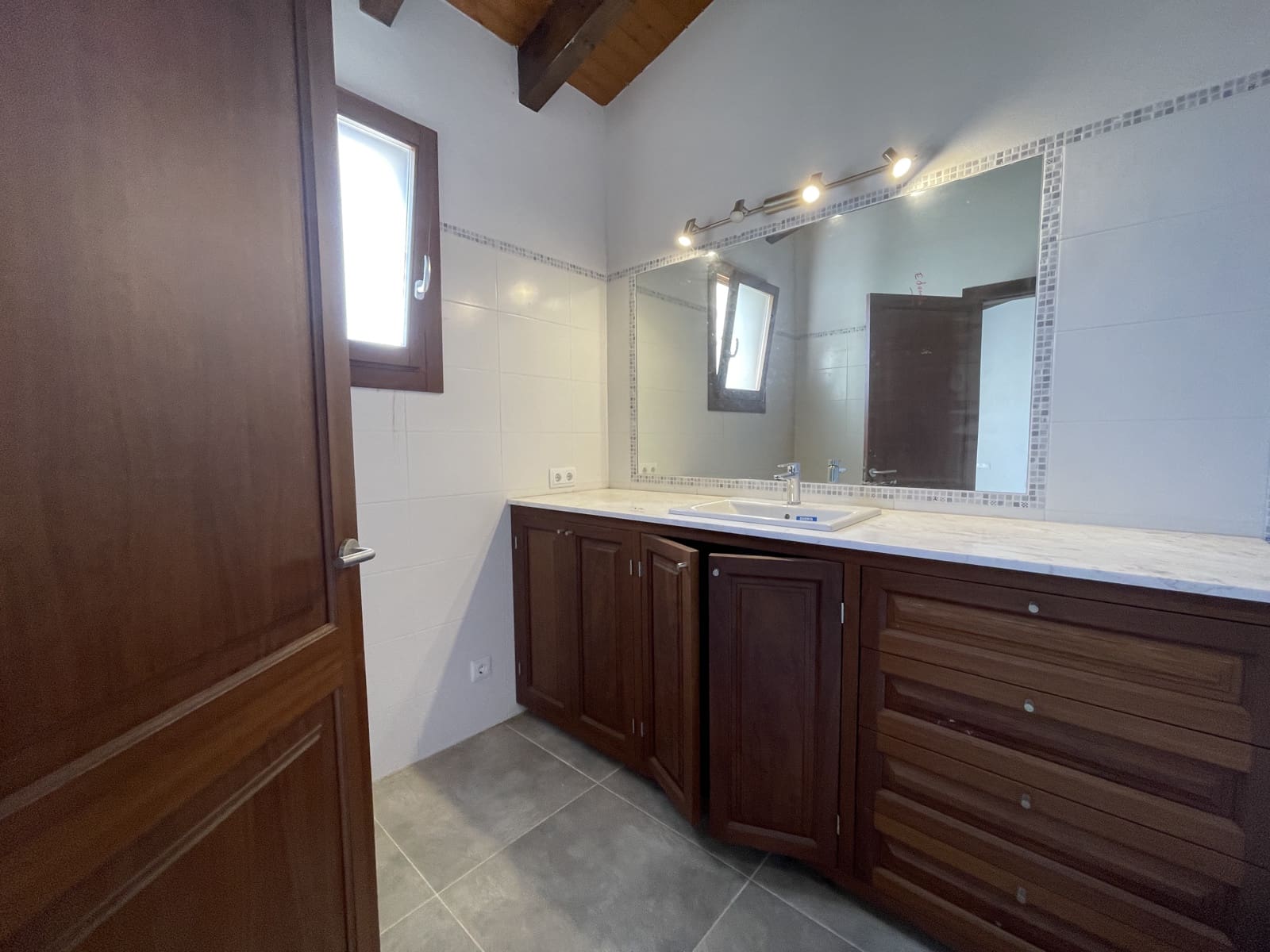 2 soverom Villa til leie i Alcudia med garasje - € 2 500 (Ref: 8766297)