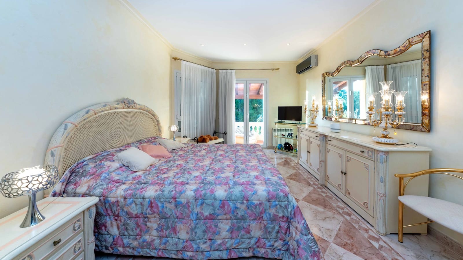 4 slaapkamer Villa te koop in Costa de la Calma met garage - € 2.550.000 (Ref: 8800406)