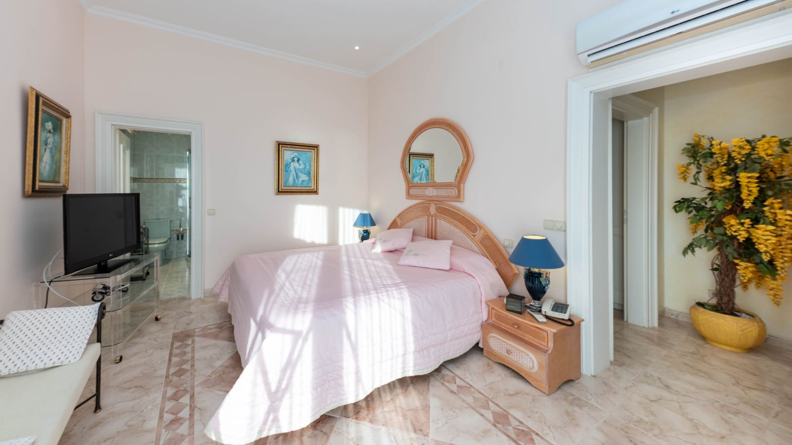 4 slaapkamer Villa te koop in Costa de la Calma met garage - € 2.550.000 (Ref: 8800406)