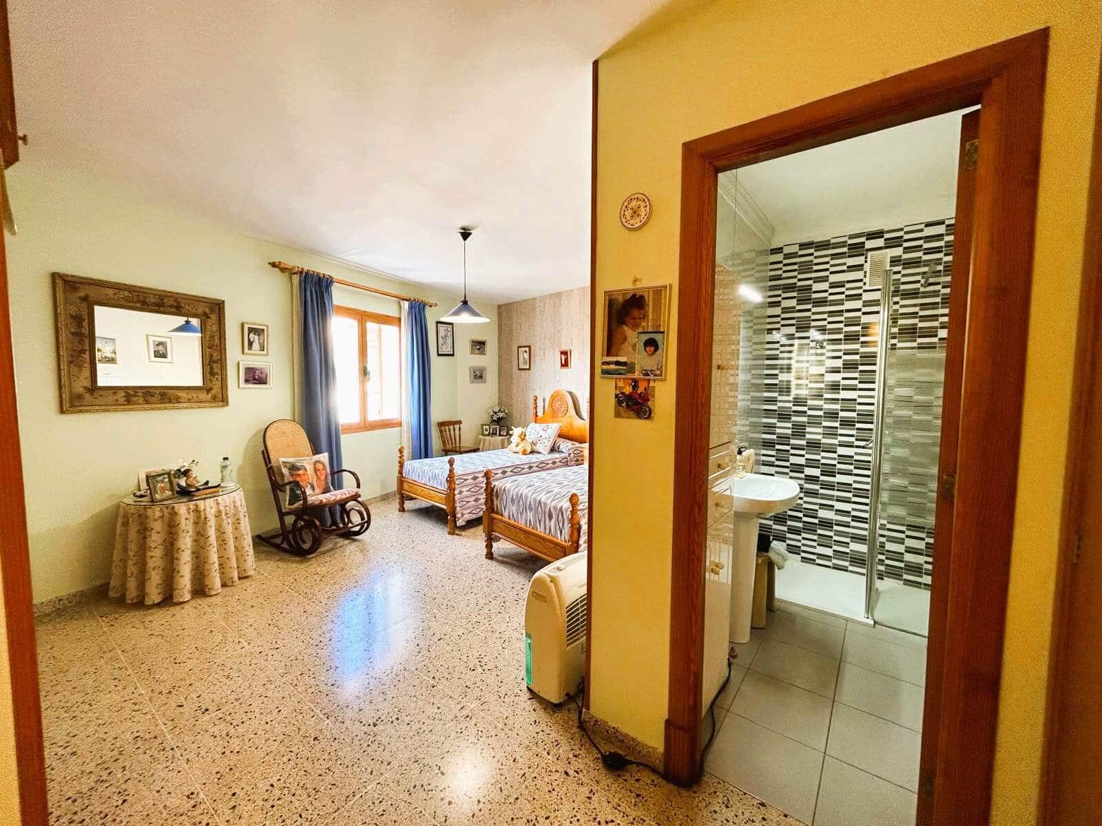 4 soveværelse Byhus til salg i Marratxi med garage - € 700.000 (Ref: 8807497)