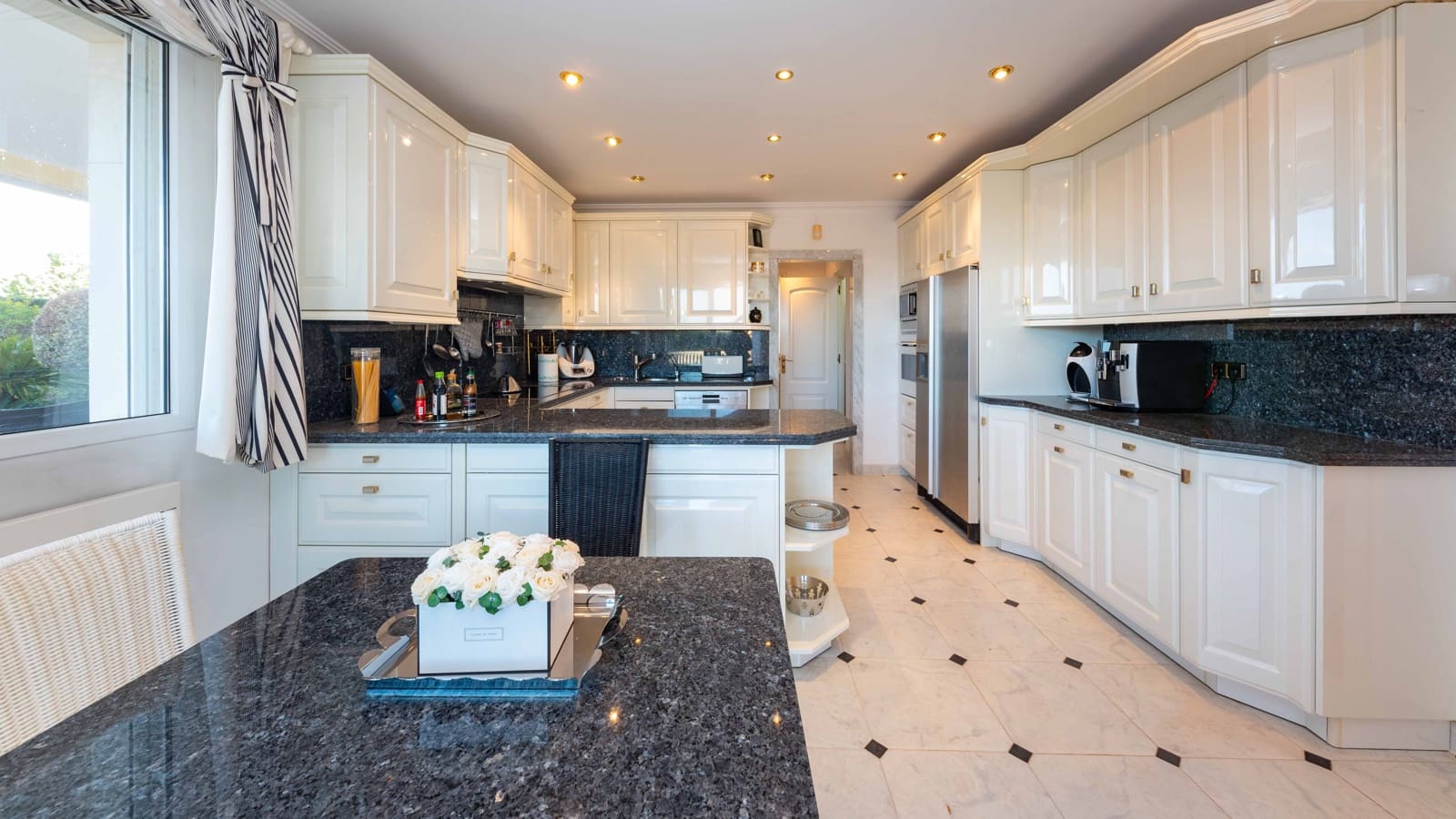 5 bedroom Villa for sale in Santa Ponsa with pool garage - € 4,250,000 (Ref: 8815191)