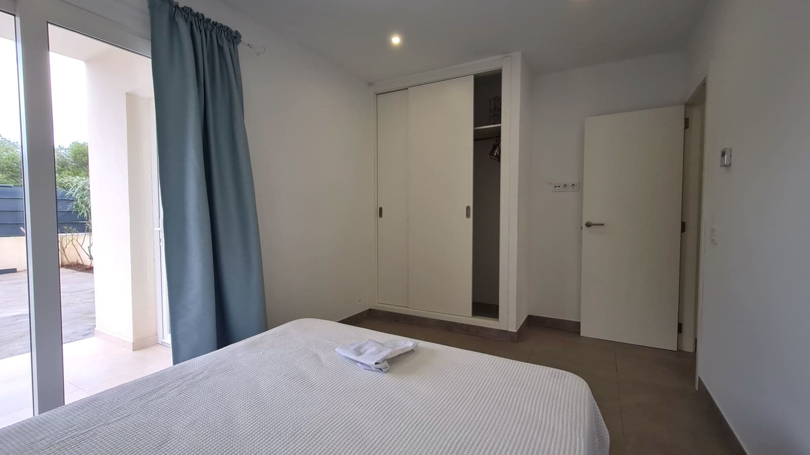 3 camera da letto Villetta Bifamiliare da affittare in Cala Pi con piscina garage - 3.500 € (Rif: 8851062)