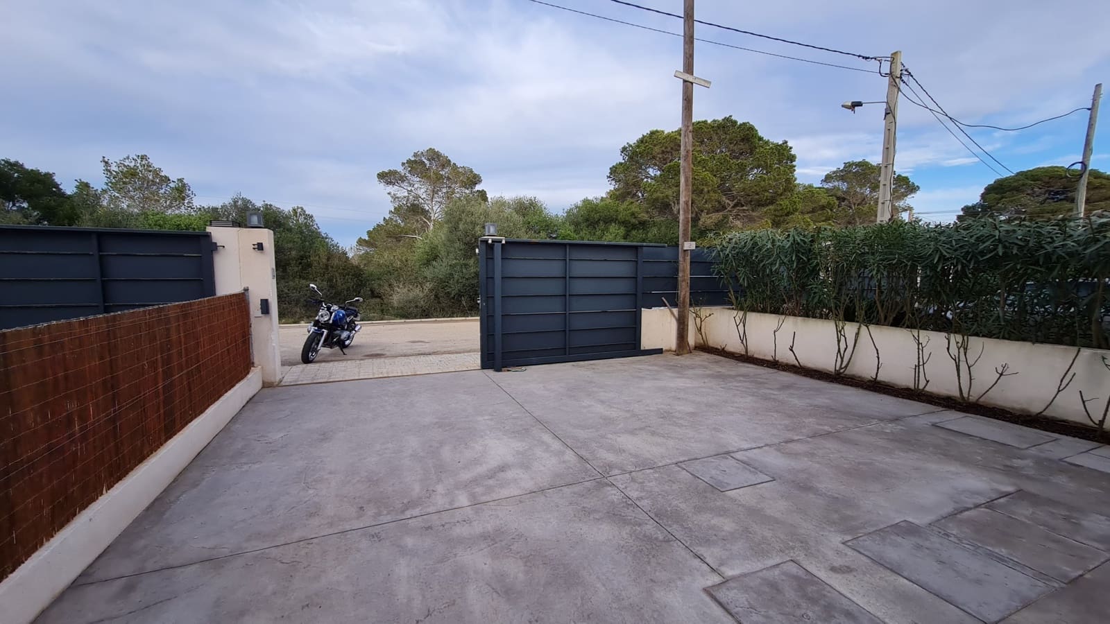 3 camera da letto Villetta Bifamiliare da affittare in Cala Pi con piscina garage - 3.500 € (Rif: 8851062)