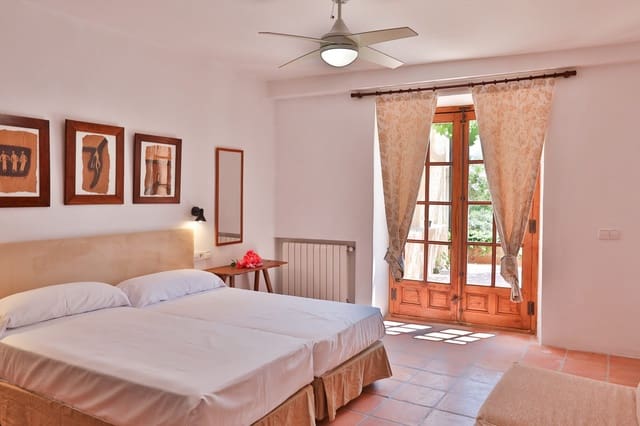 5 bedroom Finca/Country House for rent in Porreres with pool garage - € 6,000 (Ref: 8879134)