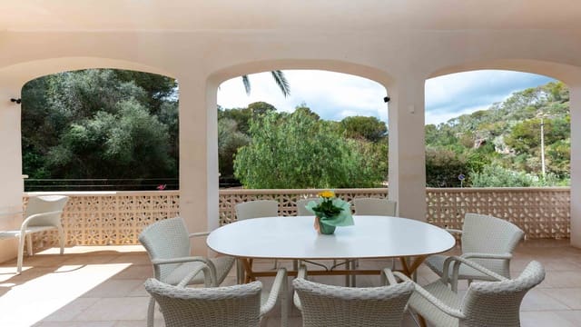 4 bedroom Villa for sale in Cala Llombards, Santanyí with garage - € 1,650,000 (Ref: 8894239)