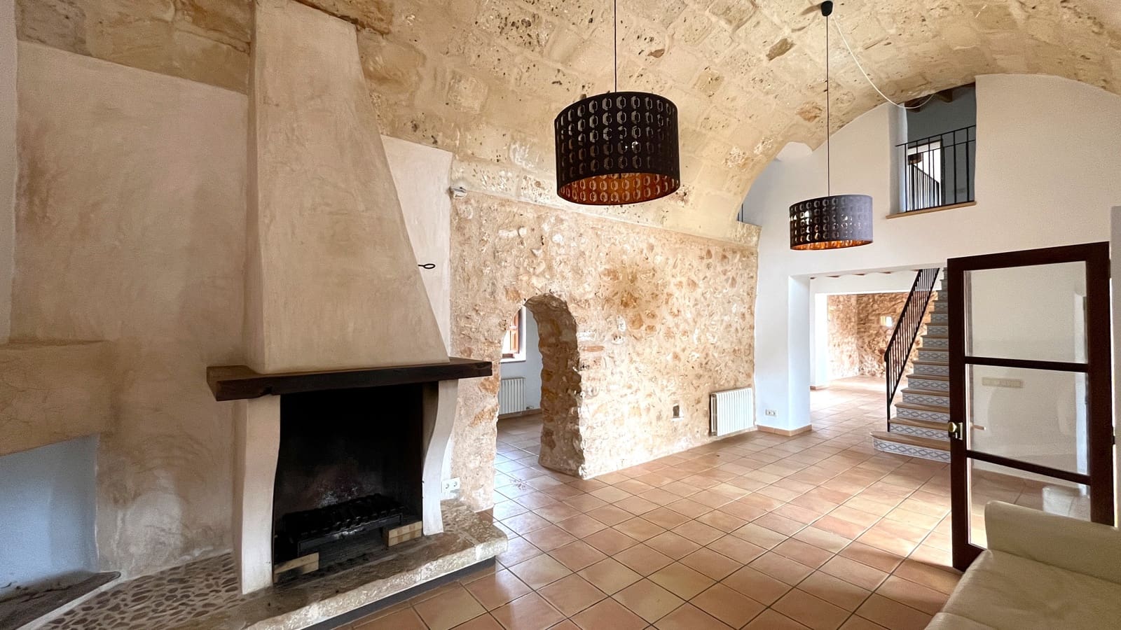 4 bedroom Finca/Country House for rent in Portocolom with garage - € 2,300 (Ref: 8910290)