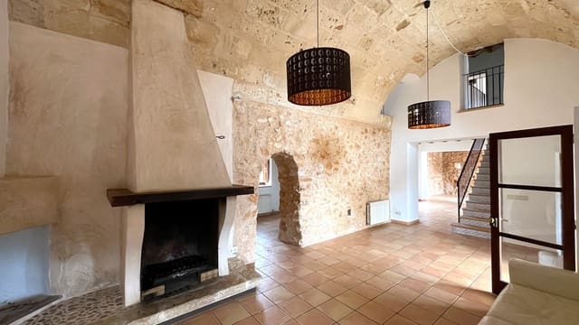 4 bedroom Finca/Country House for rent in Portocolom, Felanitx with garage - € 2,300 (Ref: 8910290)