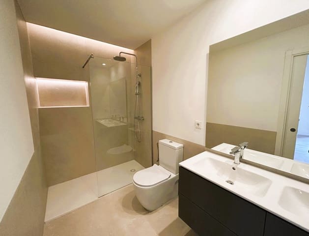 3 bedroom Apartment for rent in Cort, Palma de Mallorca - € 2,400 (Ref: 8910292)