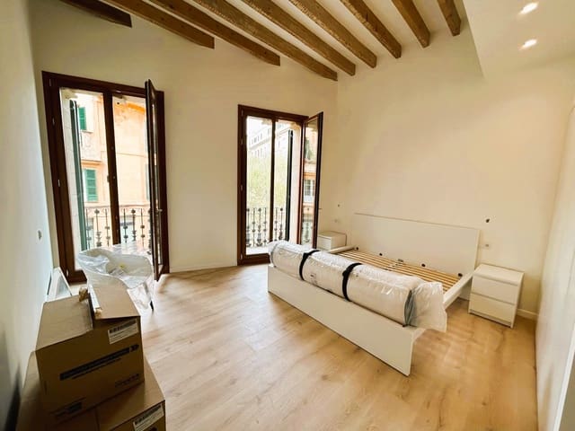 3 bedroom Apartment for rent in Cort, Palma de Mallorca - € 2,400 (Ref: 8910292)