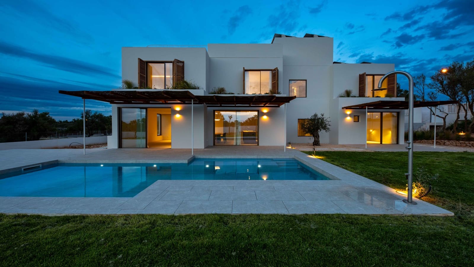 4 bedroom Villa for sale in Son Gual with pool garage - € 2,640,000 (Ref: 8923241)