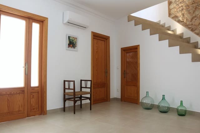 3 soveværelse Villa til leje i Santa Eugènia - € 3.000 (Ref: 8928132)