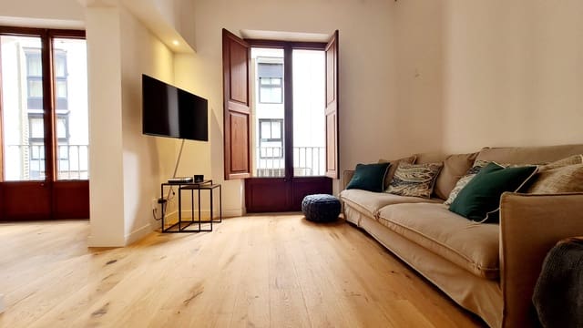 2 bedroom Apartment for rent in El Sindicat, Palma de Mallorca - € 3,200 (Ref: 8934635)