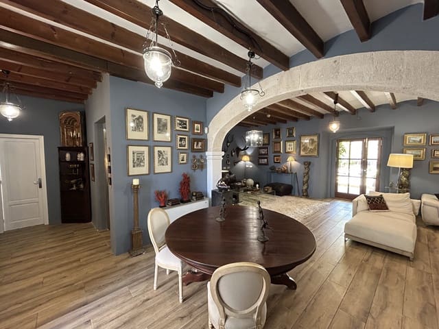 7 soveværelse Villa til salg i Establiments, Palma de Mallorca med garage - € 1.690.000 (Ref: 8953842)