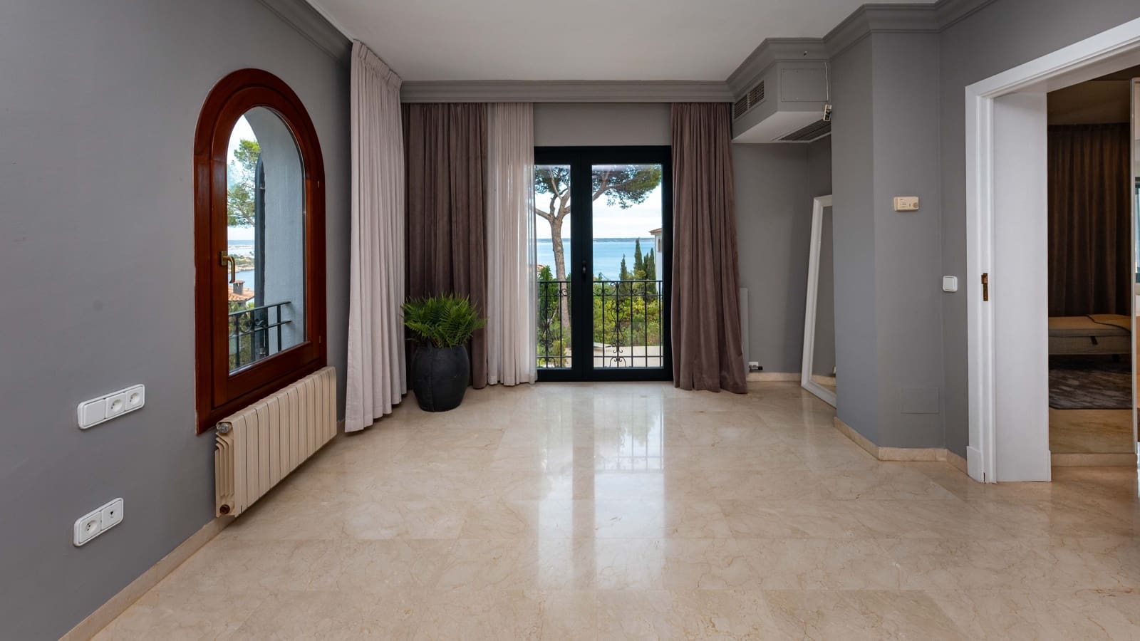 6 soverom Villa til salgs i Cas Catala med svømmebasseng garasje - € 4 995 000 (Ref: 8953854)