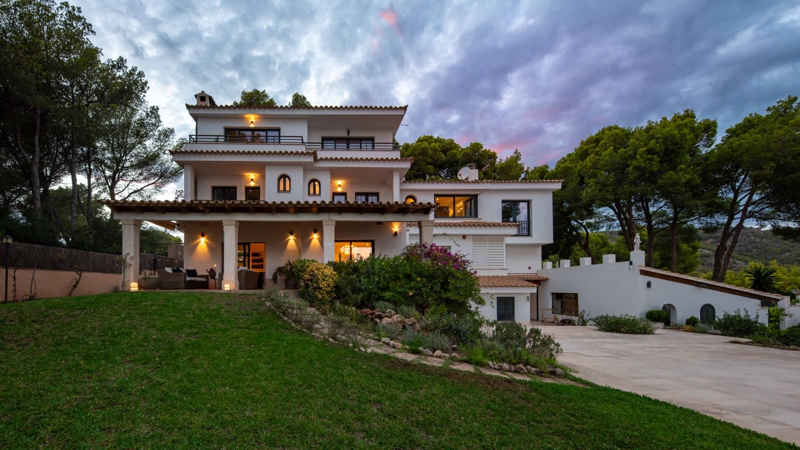 6 soverom Villa til salgs i Cas Catala med svømmebasseng garasje - € 4 995 000 (Ref: 8953854)