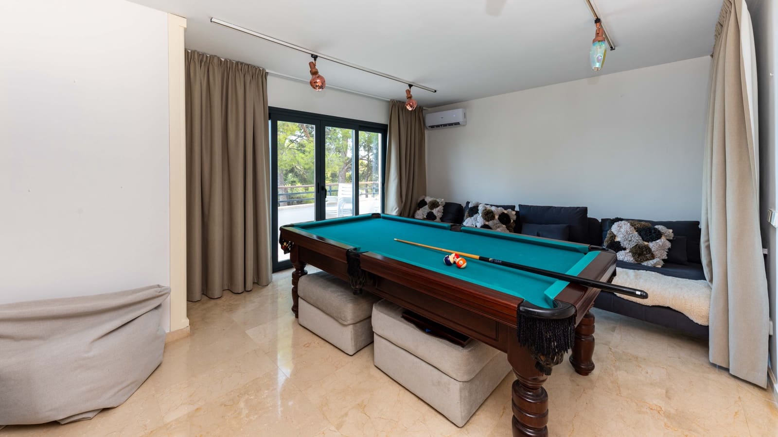 6 soverom Villa til salgs i Cas Catala med svømmebasseng garasje - € 4 995 000 (Ref: 8953854)