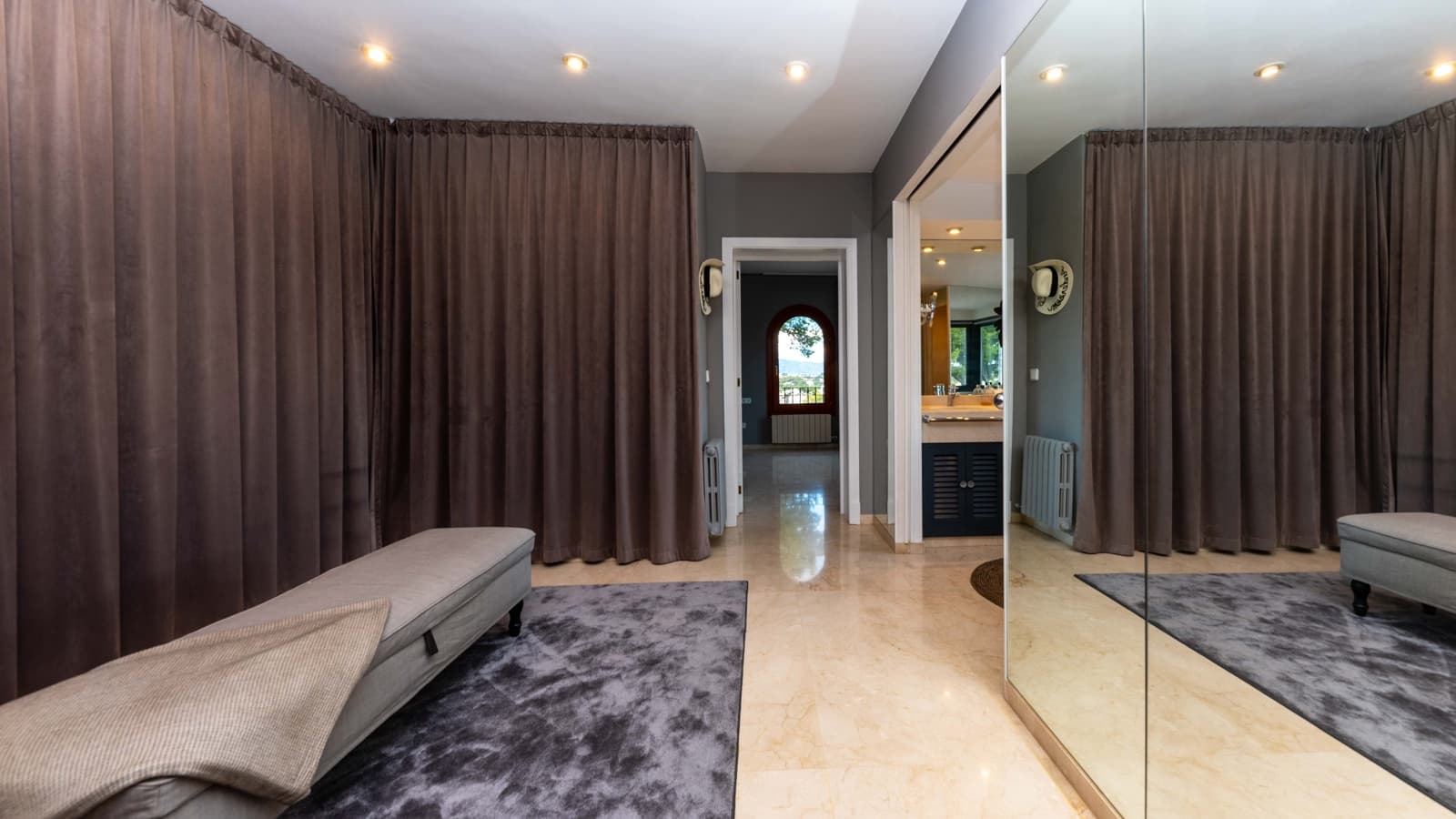 6 soverom Villa til salgs i Cas Catala med svømmebasseng garasje - € 4 995 000 (Ref: 8953854)