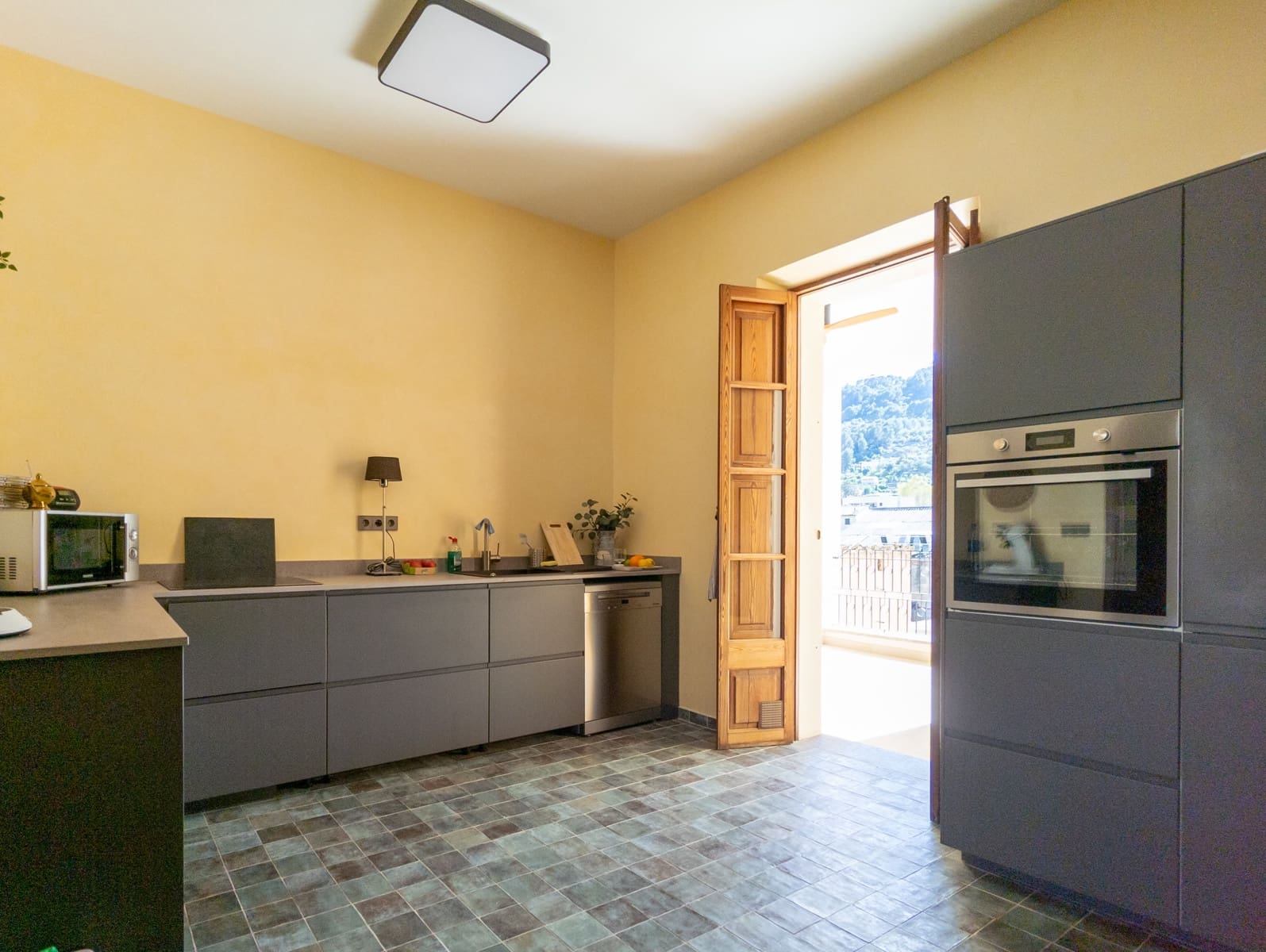 4 soveværelse Byhus til salg i Soller med swimmingpool garage - € 1.099.000 (Ref: 8953857)