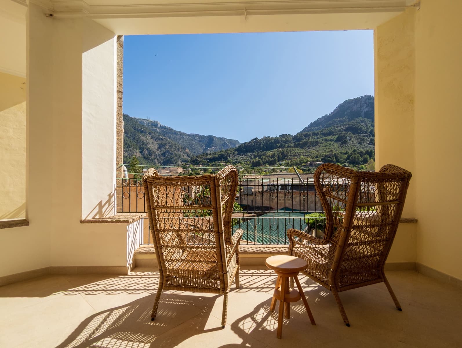 4 soveværelse Byhus til salg i Soller med swimmingpool garage - € 1.099.000 (Ref: 8953857)
