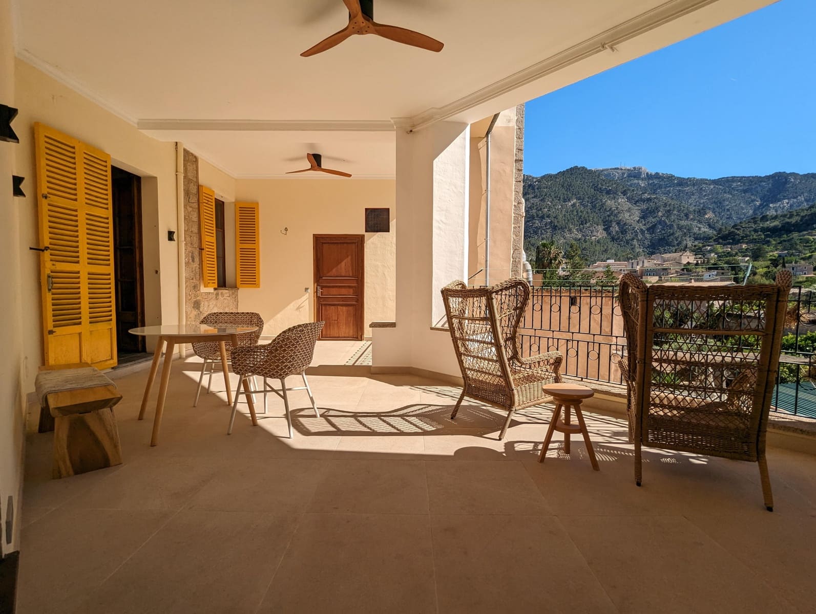 4 soveværelse Byhus til salg i Soller med swimmingpool garage - € 1.099.000 (Ref: 8953857)