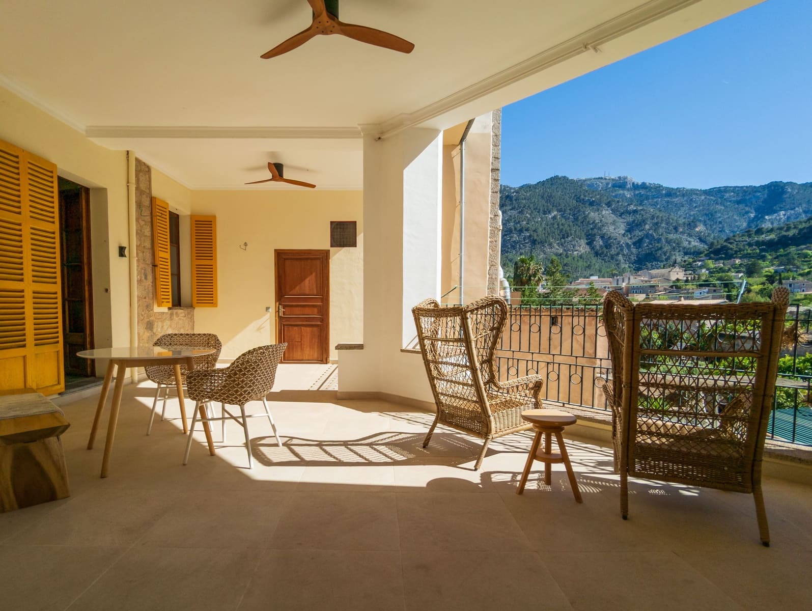 4 soveværelse Byhus til salg i Soller med swimmingpool garage - € 1.099.000 (Ref: 8953857)