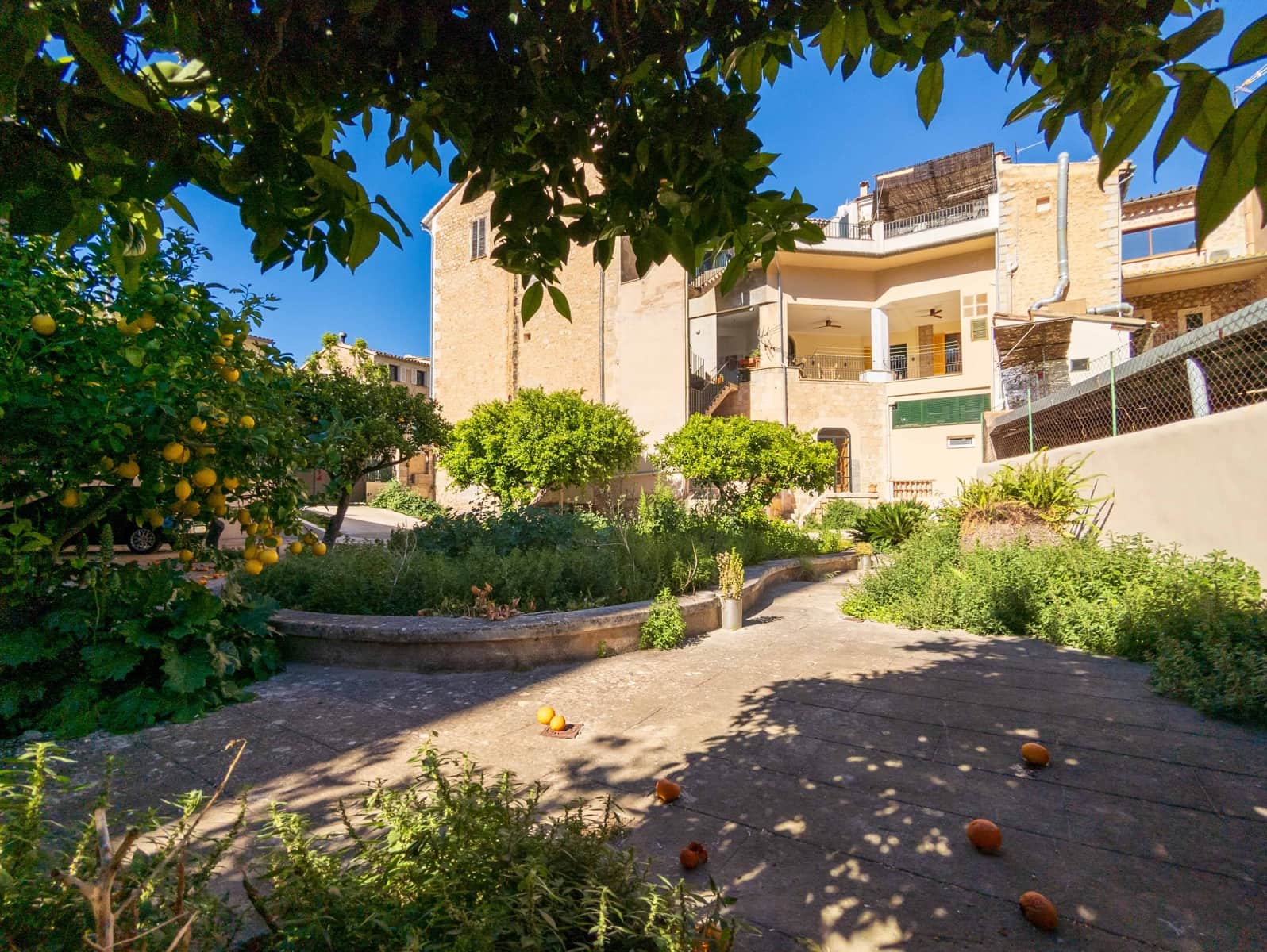 4 soveværelse Byhus til salg i Soller med swimmingpool garage - € 1.099.000 (Ref: 8953857)