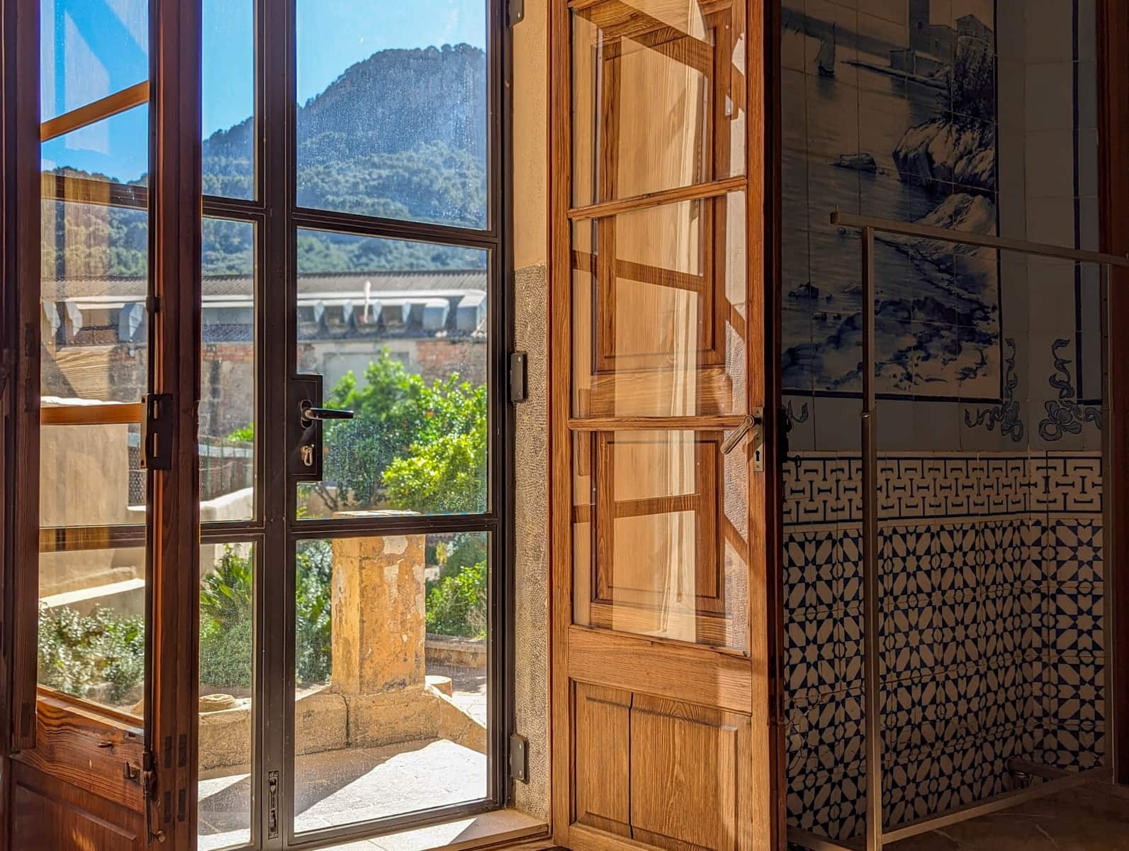 4 soveværelse Byhus til salg i Soller med swimmingpool garage - € 1.099.000 (Ref: 8953857)