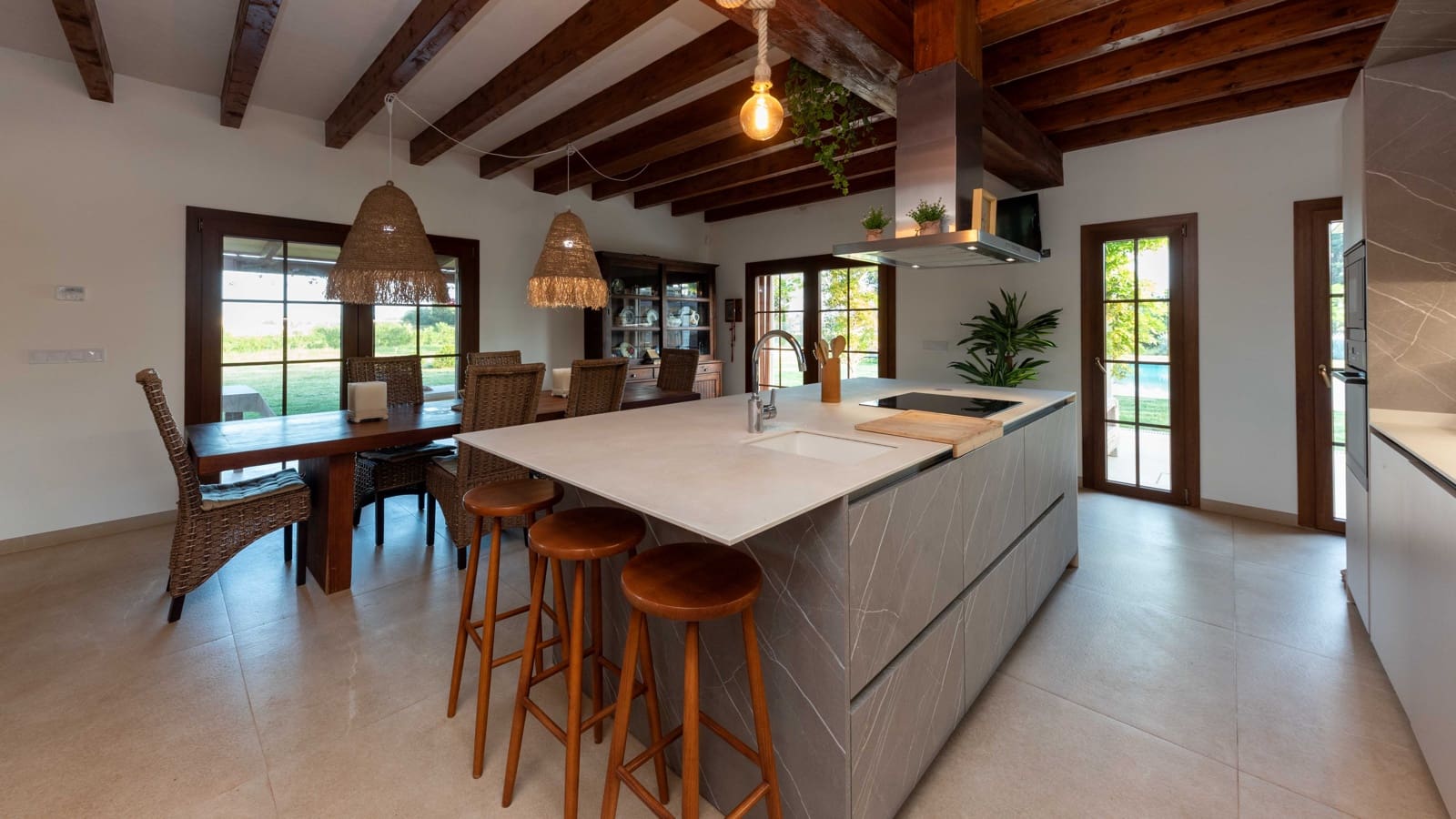 5 soveværelse Finca/Landehus til salg i Llubi med swimmingpool garage - € 2.300.000 (Ref: 8971094)