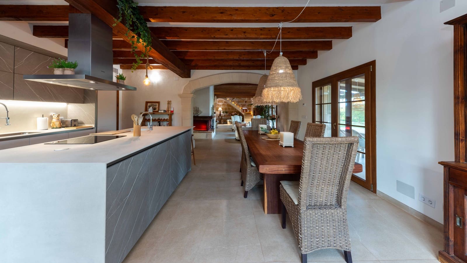 5 soveværelse Finca/Landehus til salg i Llubi med swimmingpool garage - € 2.300.000 (Ref: 8971094)