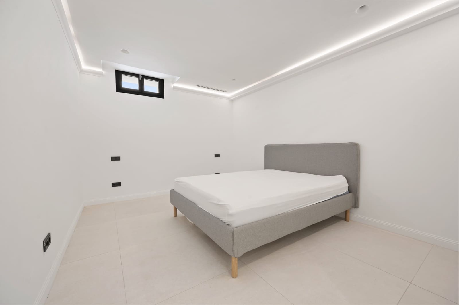 4 bedroom Villa for sale in Son Gual with garage - € 3,495,000 (Ref: 8973934)