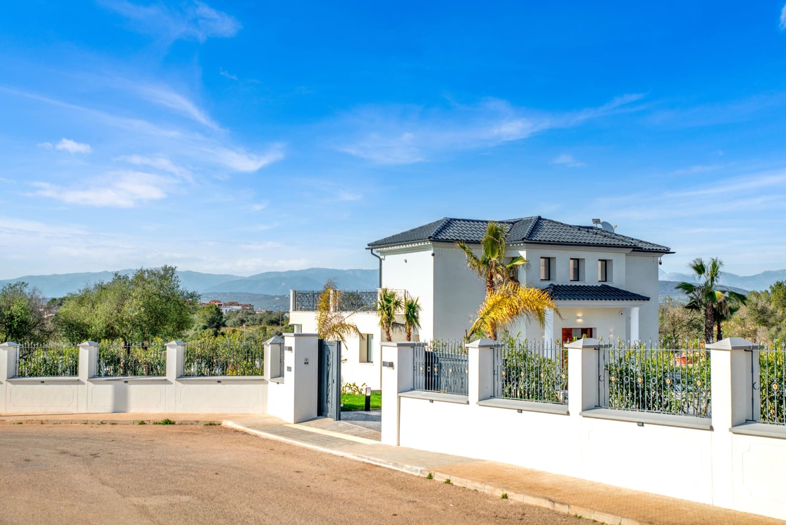 4 bedroom Villa for sale in Son Gual with garage - € 3,495,000 (Ref: 8973934)